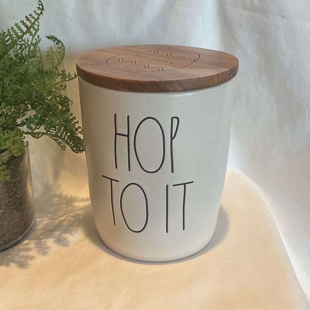 EUC - Rae Dunn HOP TO IT Cellar